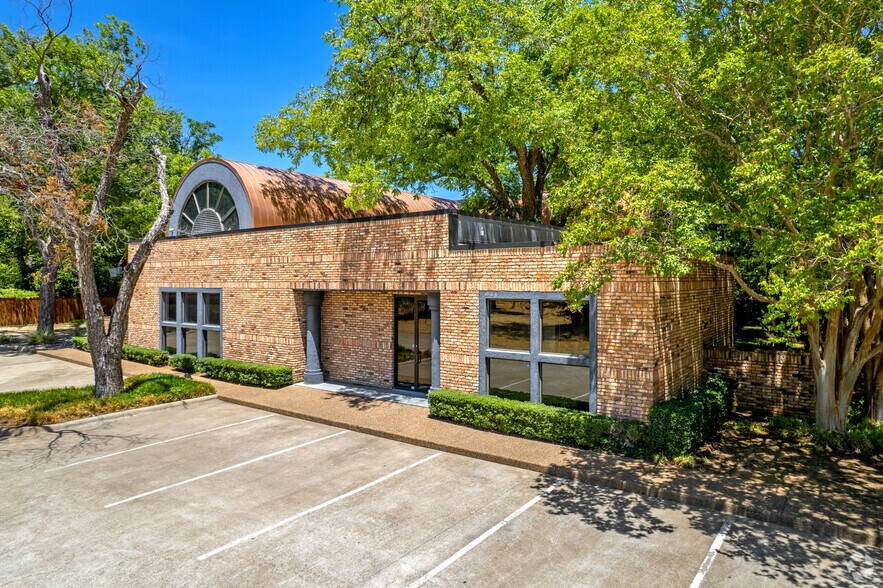 More Photos Of 440 N Center St, Arlington Office For Sale