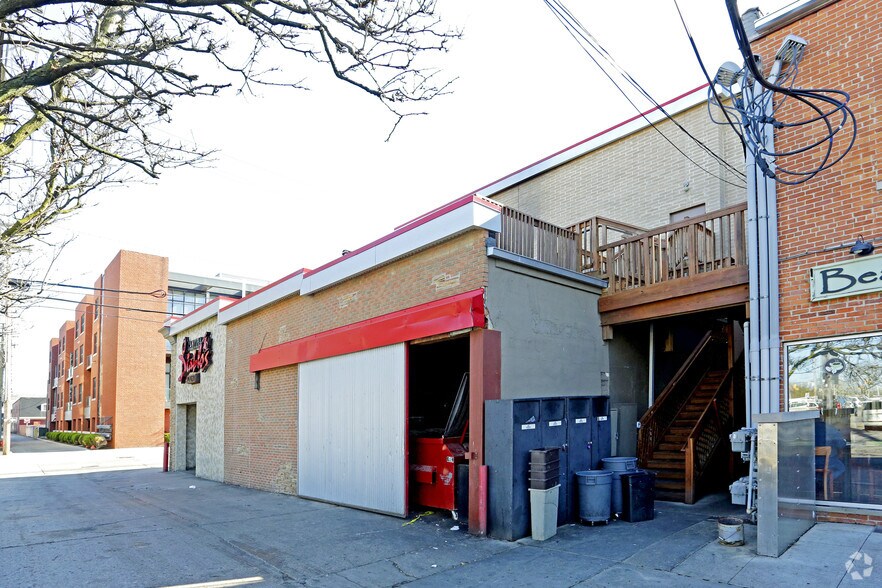 More Photos Of 100 S Main St, Royal Oak Restaurant For Lease