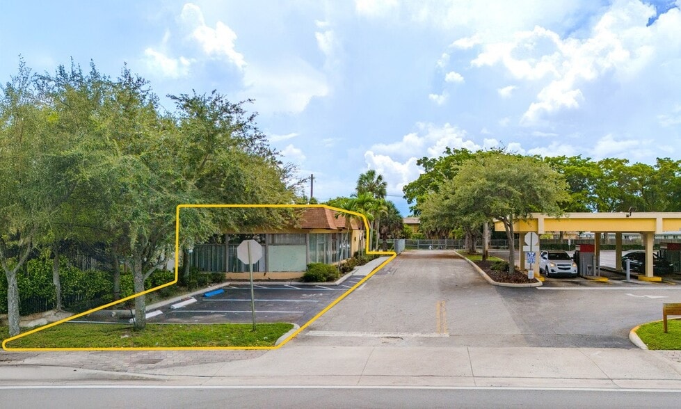 More Photos Of 3740 W Broward Blvd, Fort Lauderdale Storefront Retail Office For Sale