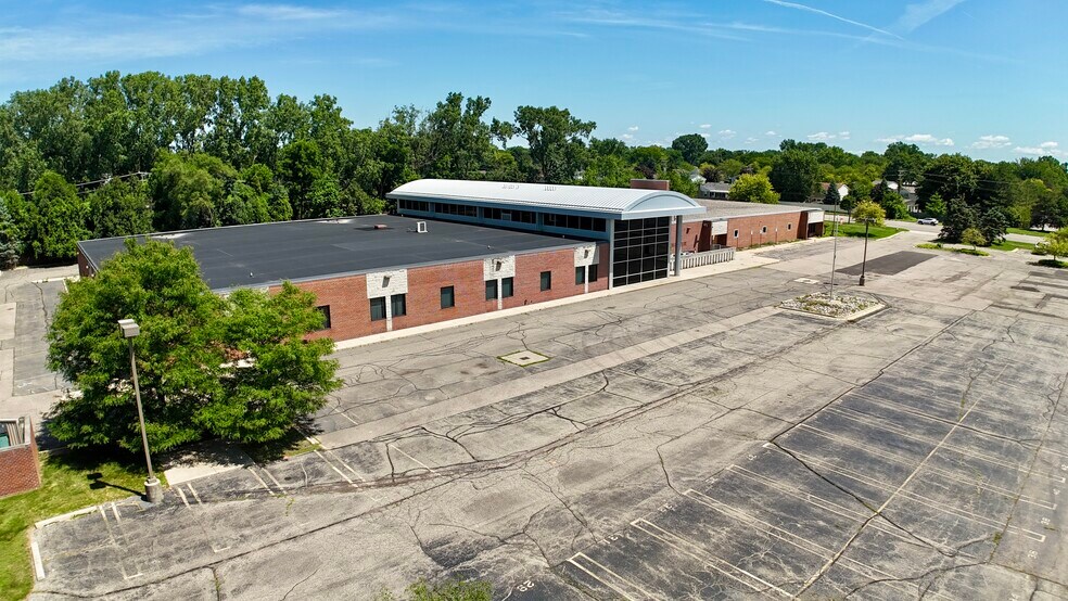 More Photos Of 14111 Middlebelt Rd, Livonia Office For Lease