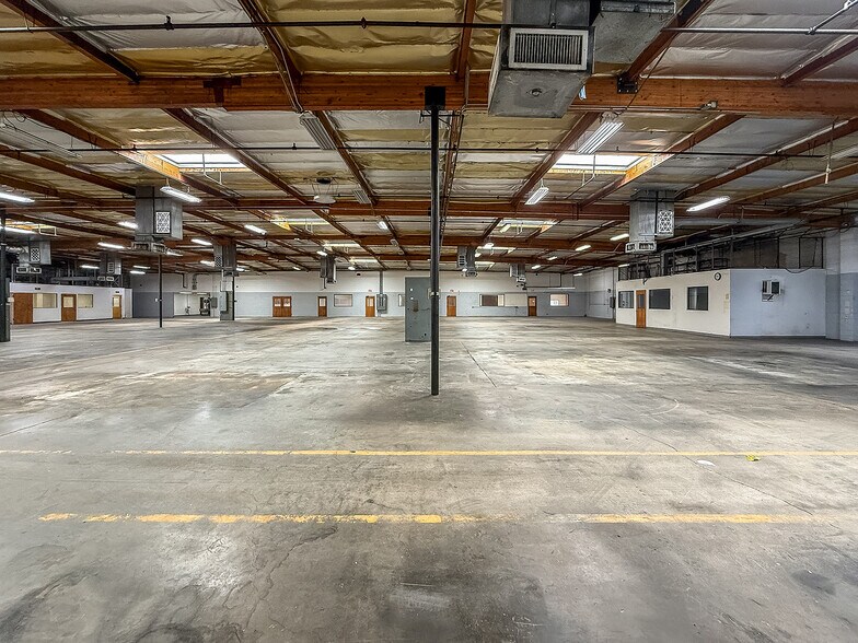 More Photos Of 8866 Laurel Canyon Blvd, Sun Valley Manufacturing For Lease