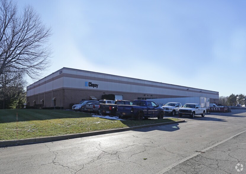 More Photos Of 326 Old Niskayuna Rd, Latham Warehouse For Lease