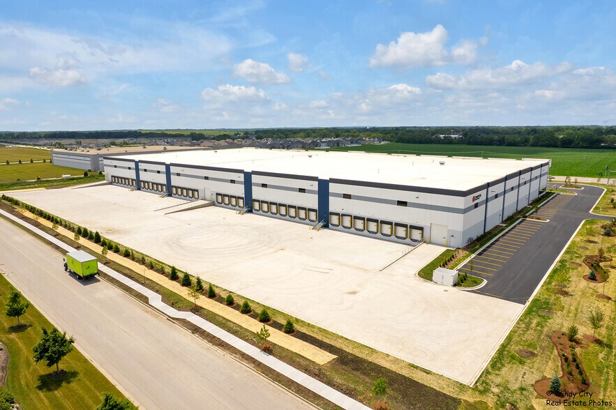 More Photos Of SEC Kenyon Road and IL RT. 25, Bartlett Distribution For Lease