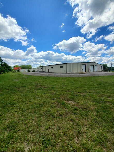 More Photos Of 2998 Paul Dr, Elkhart Manufacturing For Lease