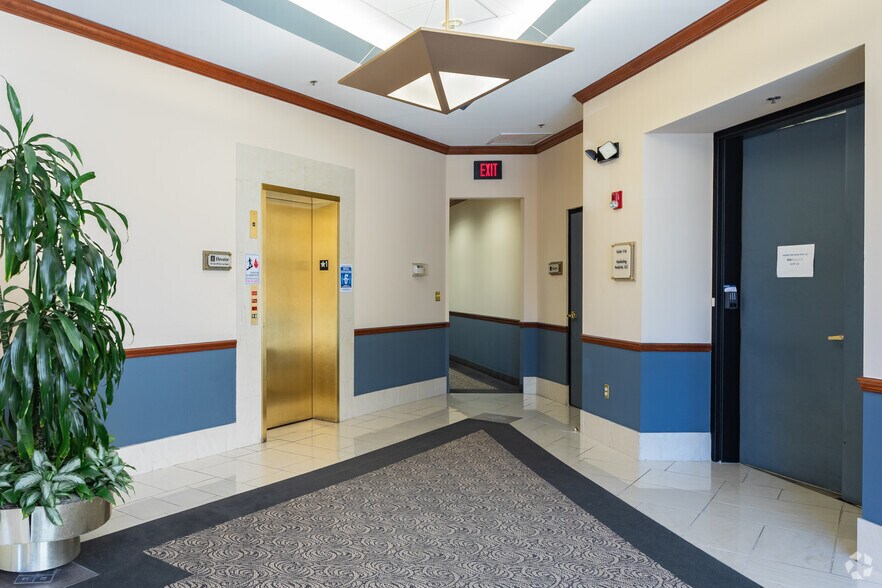 More Photos Of 2000 Sam Rittenberg Blvd, Charleston Office For Lease