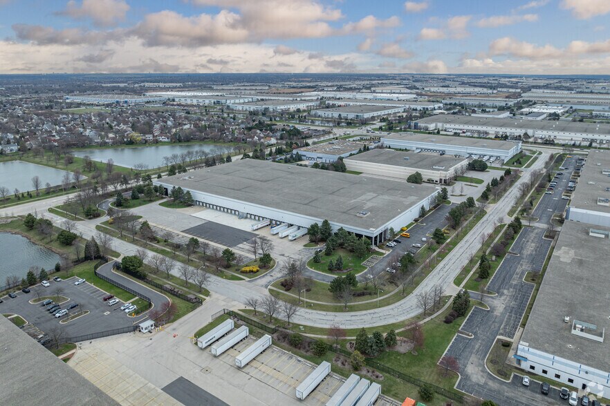 More Photos Of 900 Carlow Dr, Bolingbrook Warehouse For Lease