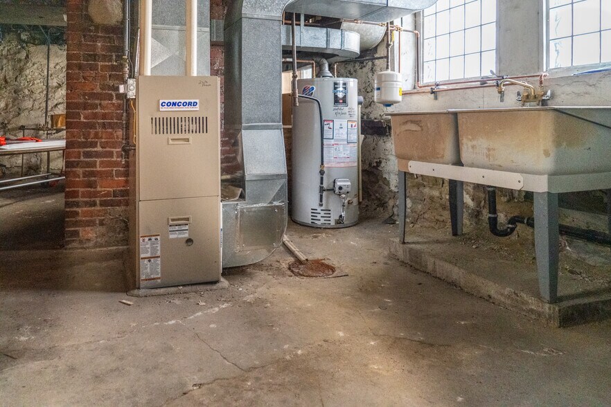 More Photos Of 2860 Perrysville Ave, Pittsburgh Funeral Home For Sale