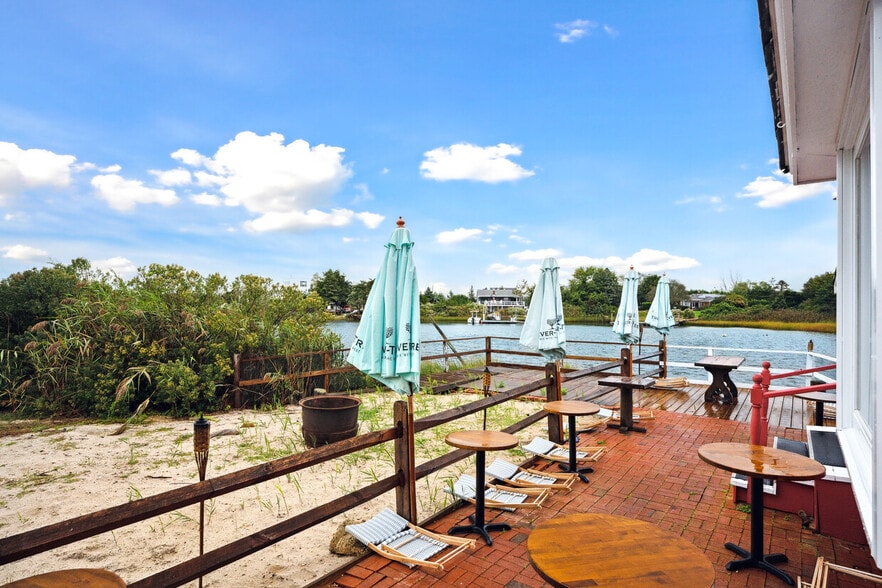 More Photos Of 5 Inlet Rd W, Southampton Restaurant For Lease
