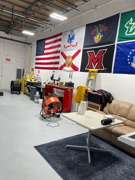 More Photos Of 6011 Benjamin Rd, Tampa Light Distribution For Lease