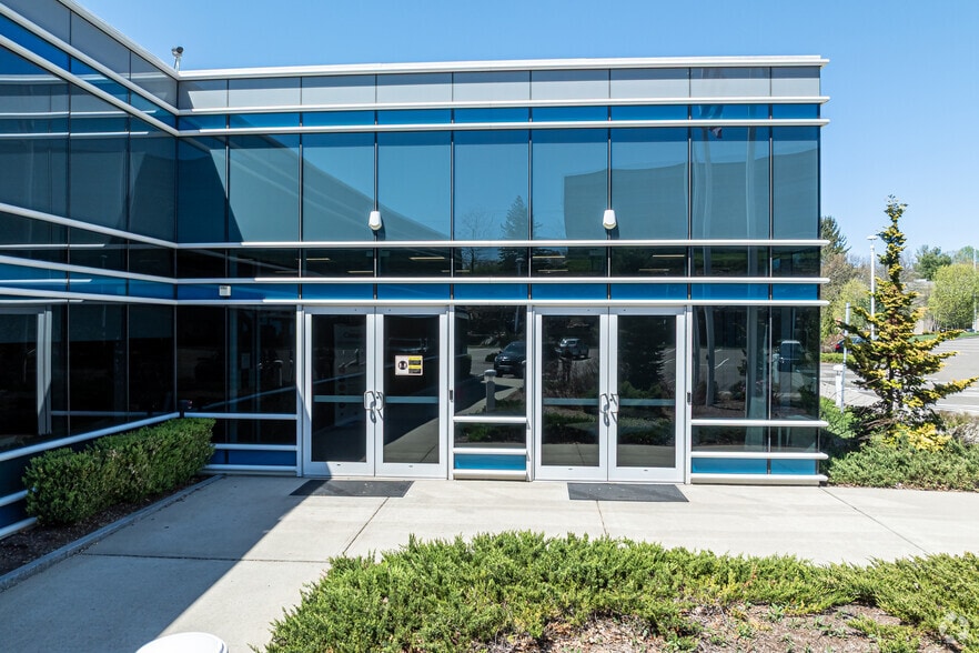 More Photos Of 50 Corporate Dr, Trumbull Distribution For Lease