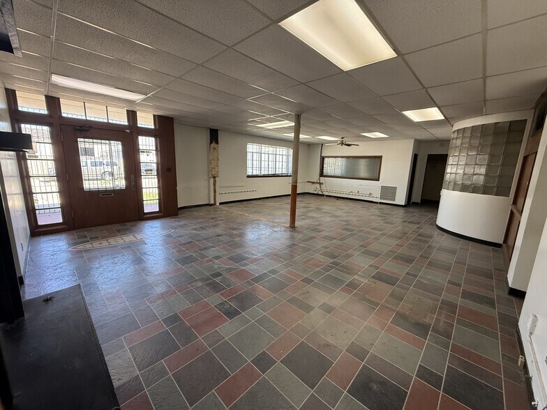 More Photos Of 1704 NW 6th St, Oklahoma City Warehouse For Lease