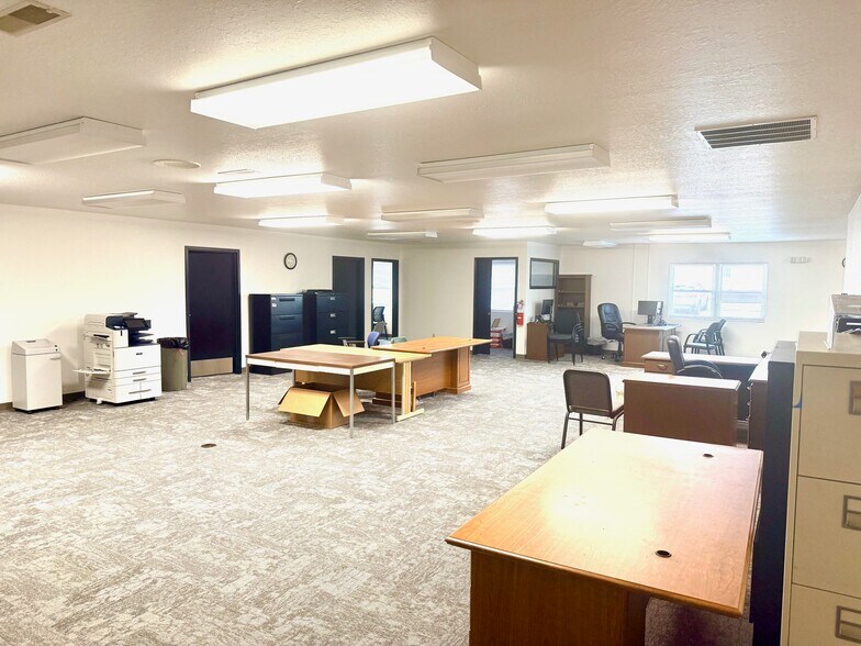 More Photos Of 808-810 Progress Dr, Farmington Office For Sale