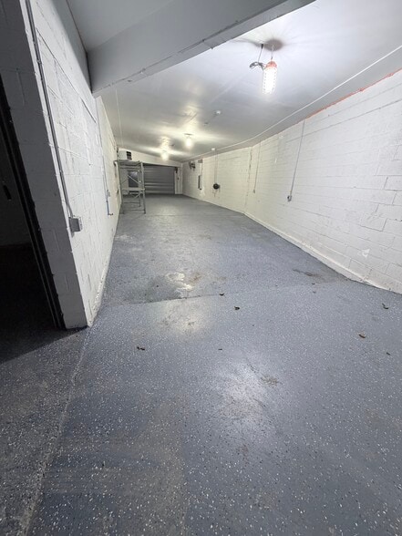 More Photos Of 21 Nursery Ln, Rye Warehouse For Lease