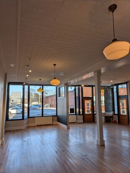 More Photos Of 160 Front St, Bath Storefront Retail Residential For Lease