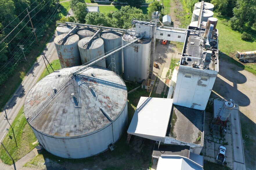 More Photos Of 945 Mill Rd, Loudonville Industrial For Sale