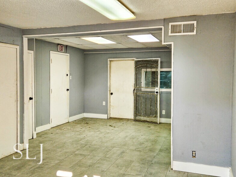 More Photos Of 4852 Vicksburg St, Dallas Warehouse For Lease
