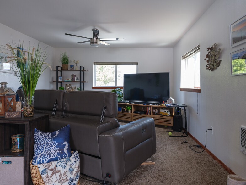 More Photos Of 3003 Highway 101 N, Gearhart Self Storage For Sale