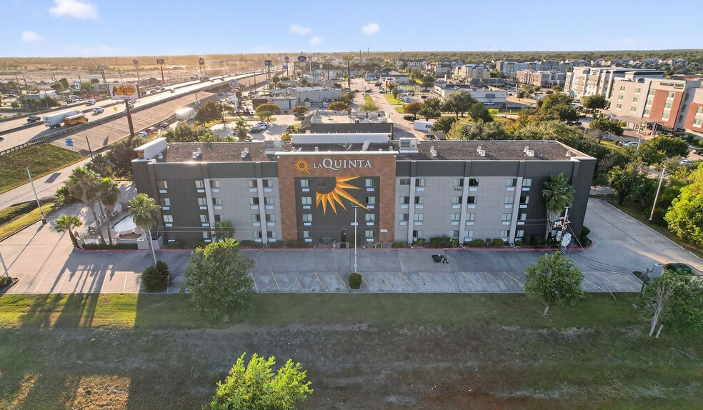 More Photos Of 5215 Interstate 10 E, Baytown Hotel For Sale