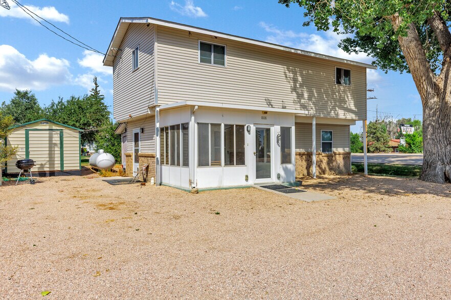 More Photos Of 808 Caribou St, Simla Hospitality For Sale