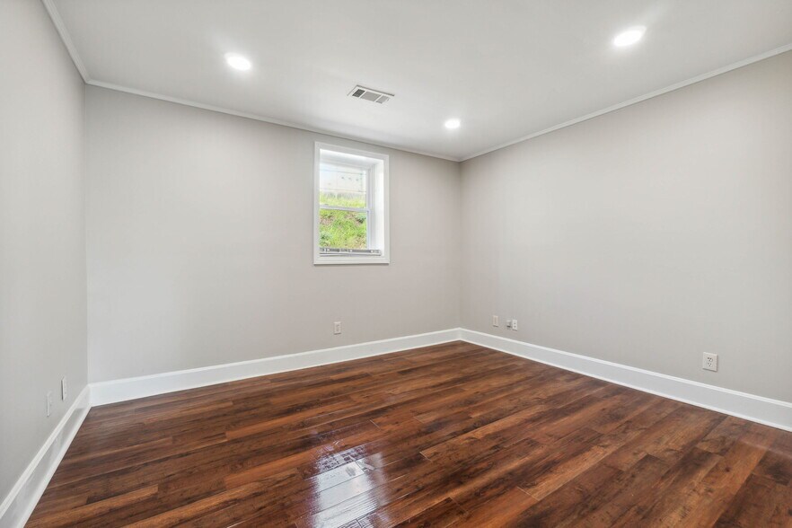 More Photos Of 37 Court St, Jasper Office For Sale