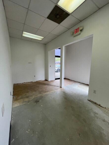 More Photos Of 11835 Canon Blvd, Newport News Office For Lease