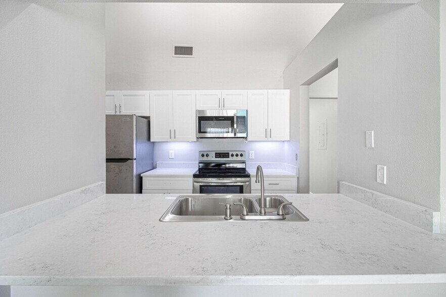 More Photos Of 4111 SE 22nd Ave, Ocala Apartments For Sale