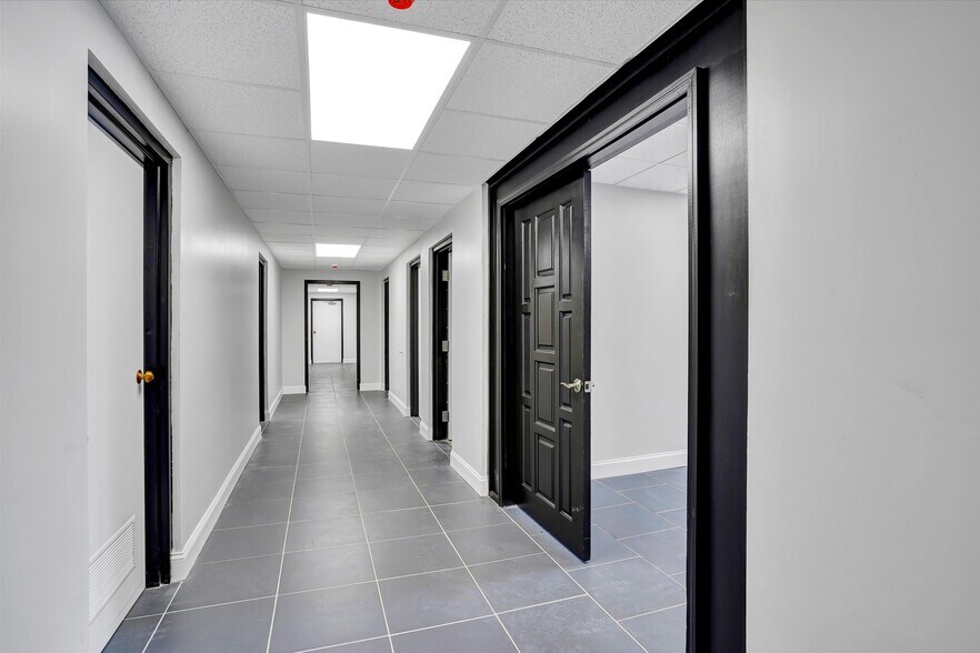 More Photos Of 101 E Tennessee Ave, Oak Ridge Office For Lease