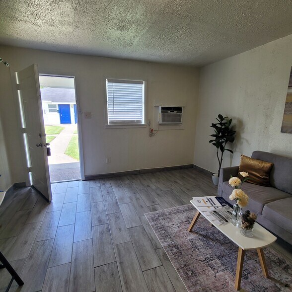 More Photos Of 4201-4203 Phlox St, Houston Apartments For Sale