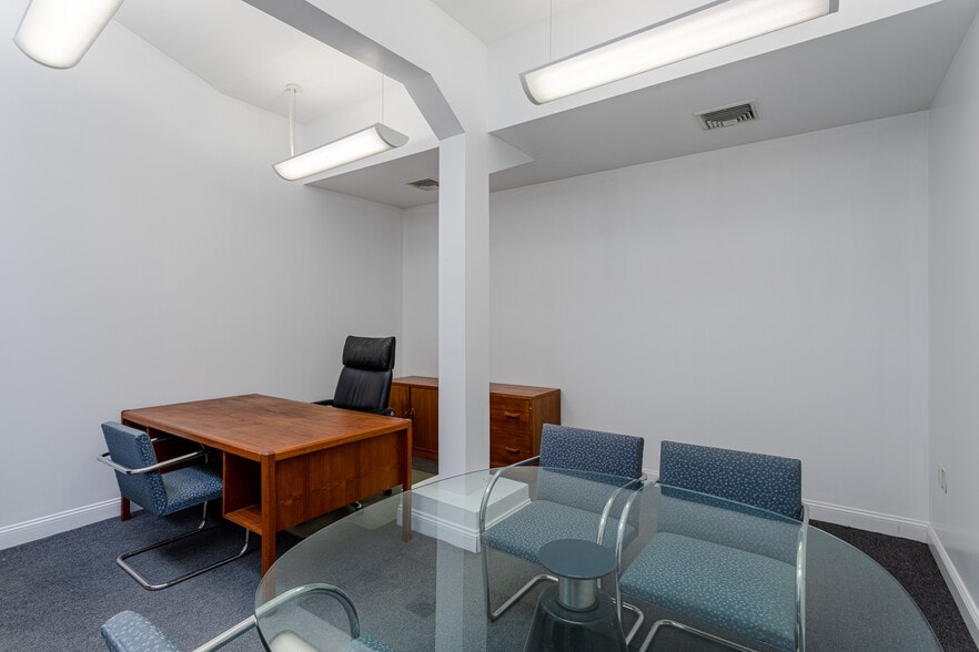 More Photos Of 234 Russell St, Brooklyn Showroom For Lease