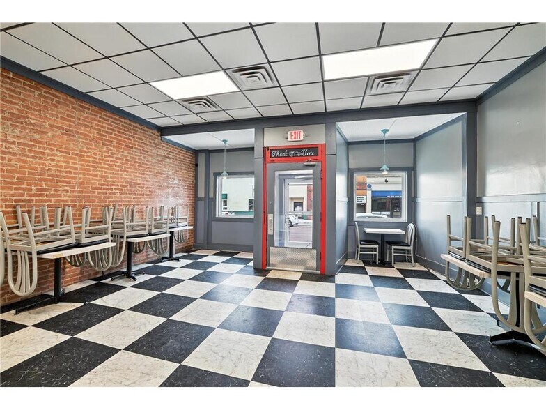 More Photos Of 205 S Main St, Le Sueur Storefront Retail Residential For Sale