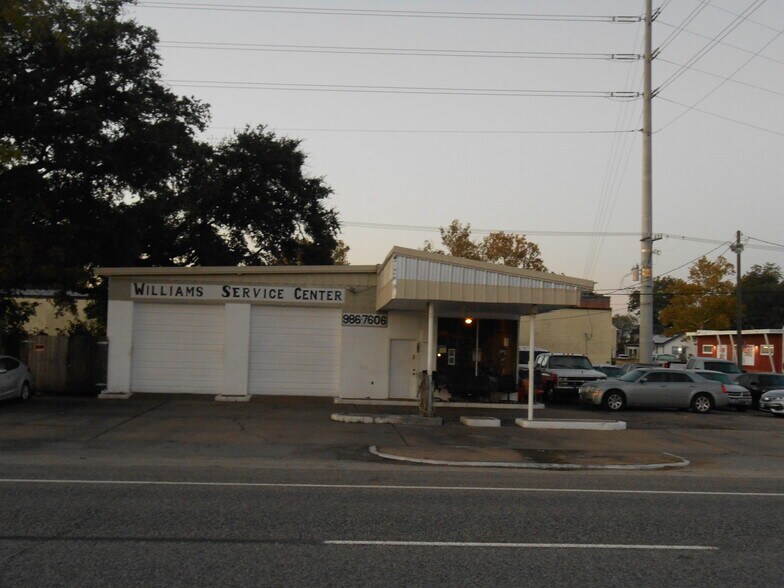 Primary Photo Of 8027 Highway 6, Hitchcock Auto Repair For Lease