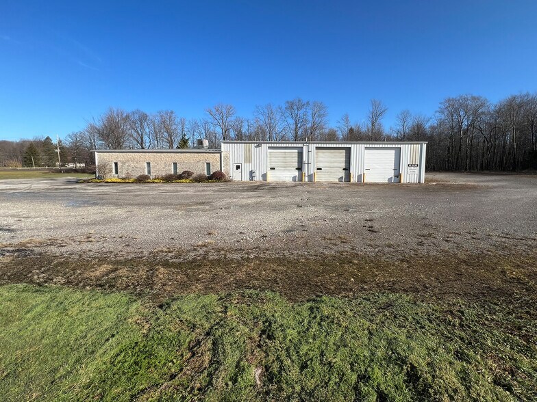 More Photos Of 7171 W Ridge Rd, Fairview Warehouse For Lease