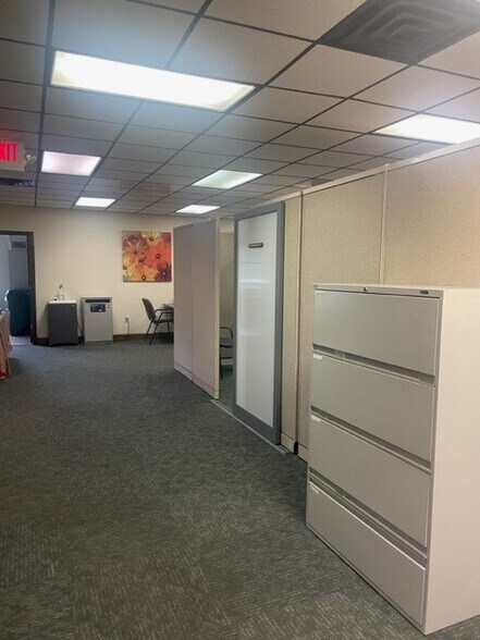 More Photos Of 1815 Crystal Lake Dr, Lakeland Office For Sale