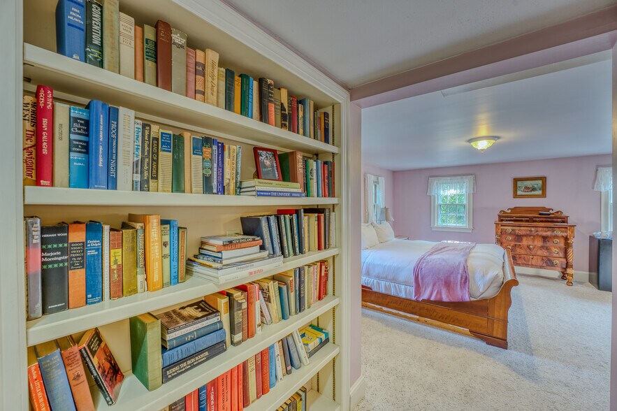 More Photos Of 80 Guider Ln, Bethlehem Hotel For Sale