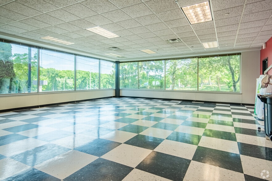 More Photos Of 3001 W Beltline Hwy, Madison Unknown For Lease