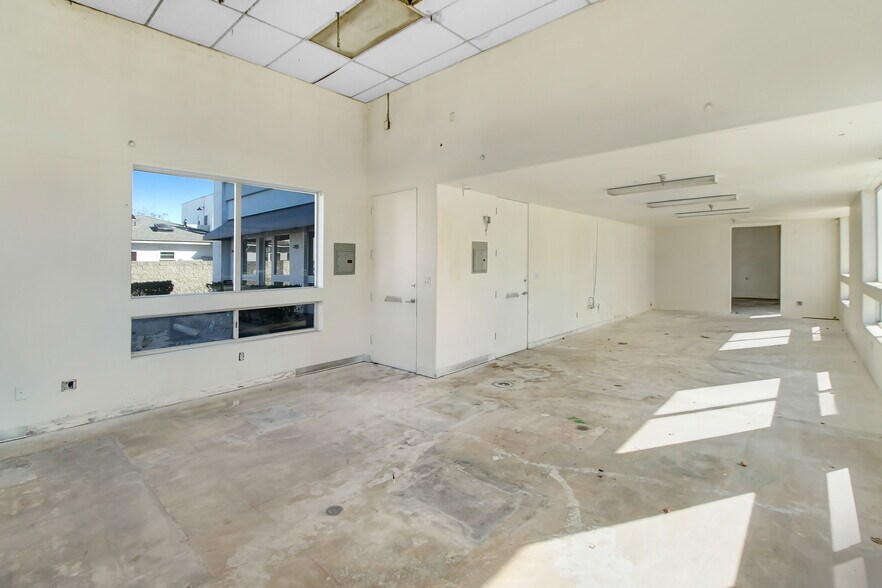 More Photos Of 927 Manhattan Beach Blvd, Manhattan Beach Storefront Retail Office For Sale