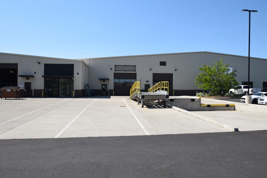 More Photos Of 20495 Murray Rd, Bend Warehouse For Lease