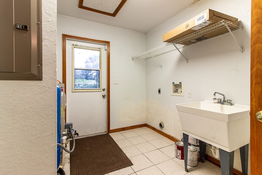 More Photos Of 3255 SE 3rd Ave, Ocala Office Residential For Sale