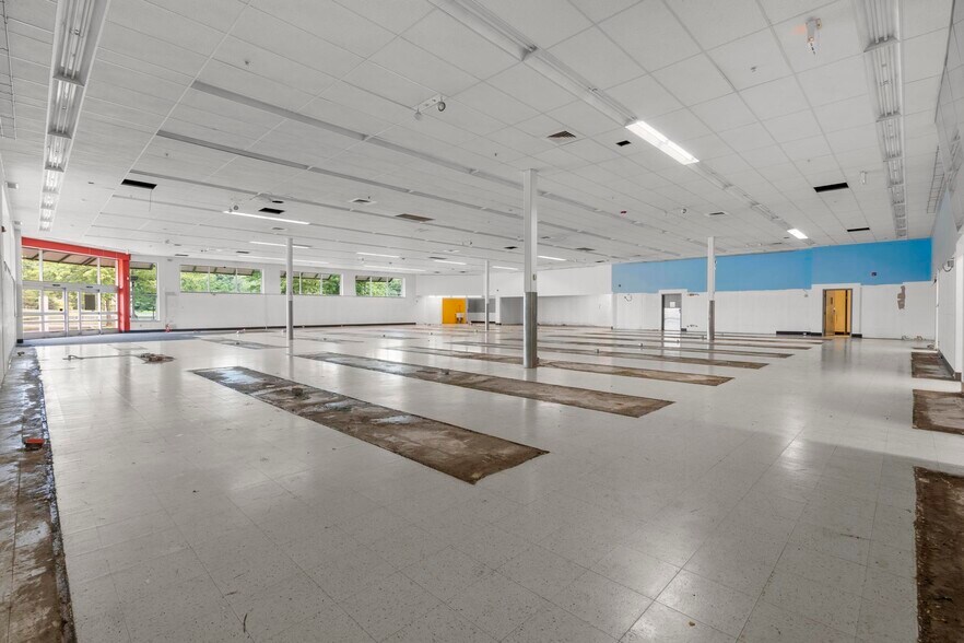More Photos Of 1083 Boston Post Rd, Milford Drugstore For Lease