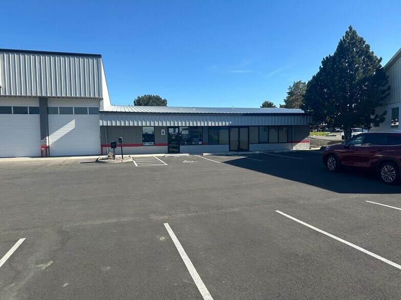 More Photos Of 6713 W Clearwater Ave, Kennewick Flex For Lease