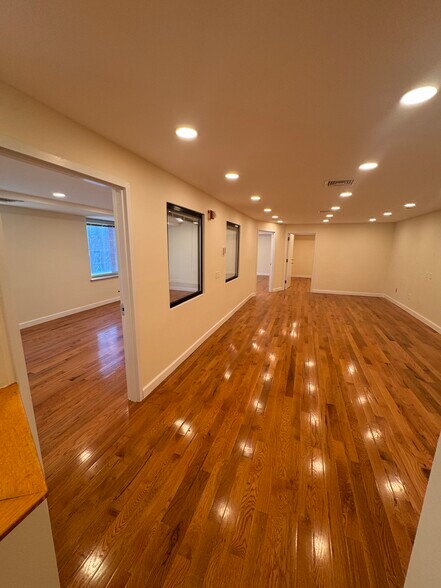 More Photos Of 13332 41st Rd, Flushing Medical For Lease