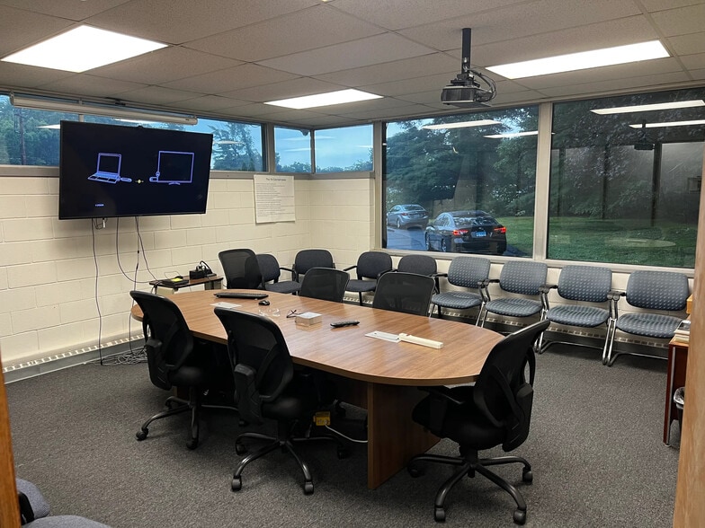 More Photos Of 4 Right Ln, Farmington Manufacturing For Sale