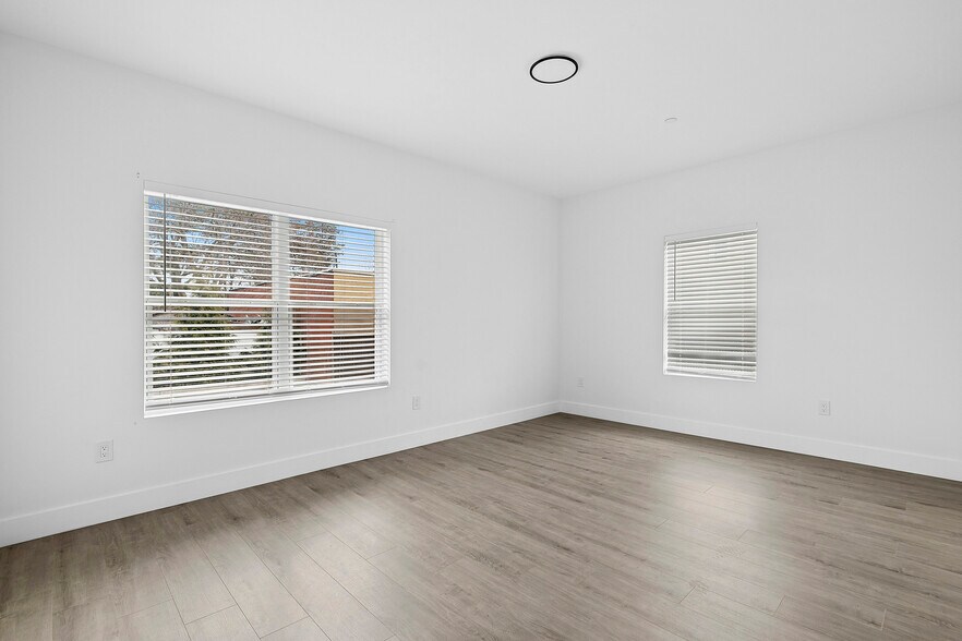More Photos Of 533 Greenwich St, Hempstead Apartments For Sale
