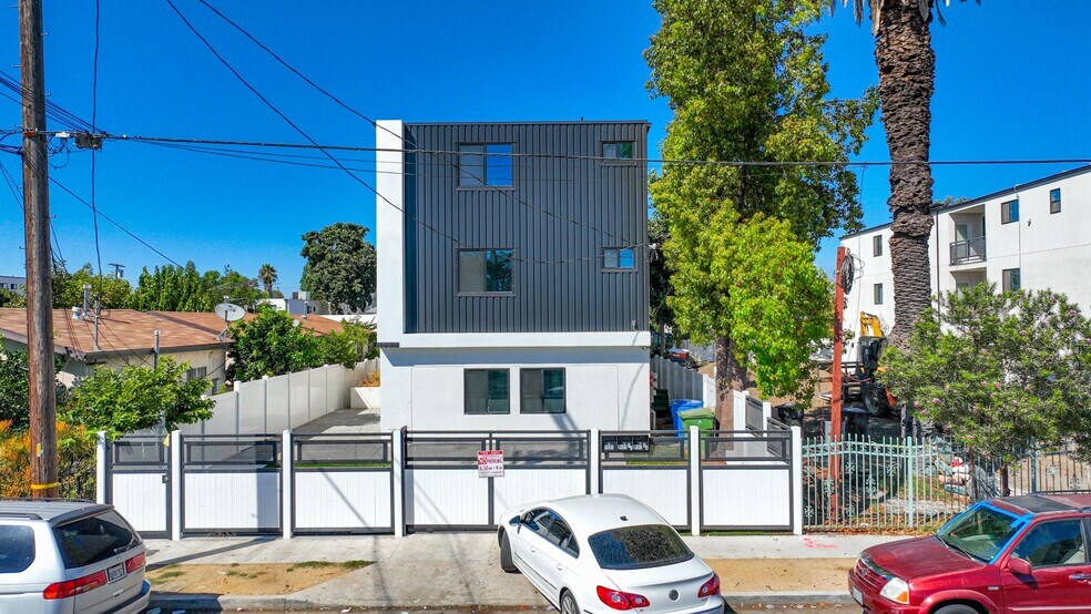 More Photos Of 1597 W 37th St, Los Angeles Apartments For Sale