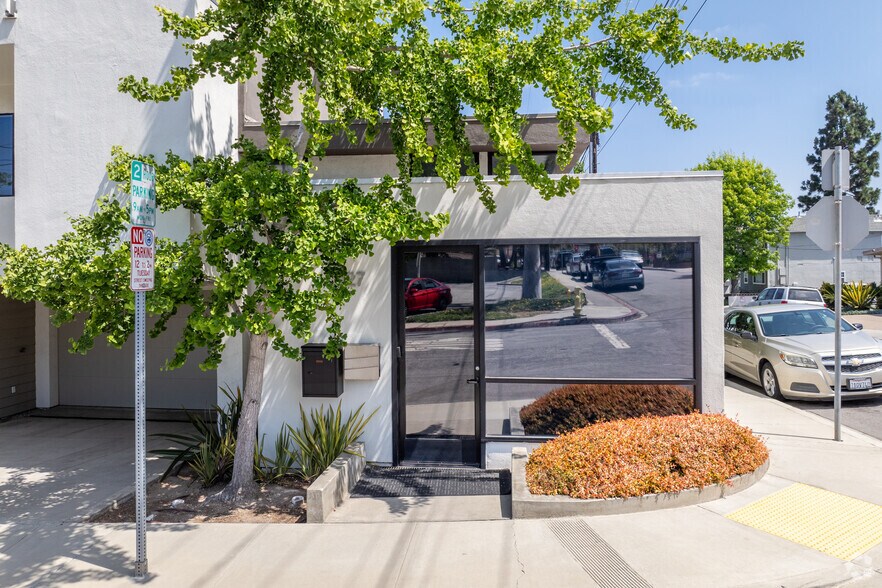 More Photos Of 627 Aviation Way, Manhattan Beach Loft Creative Space For Sale