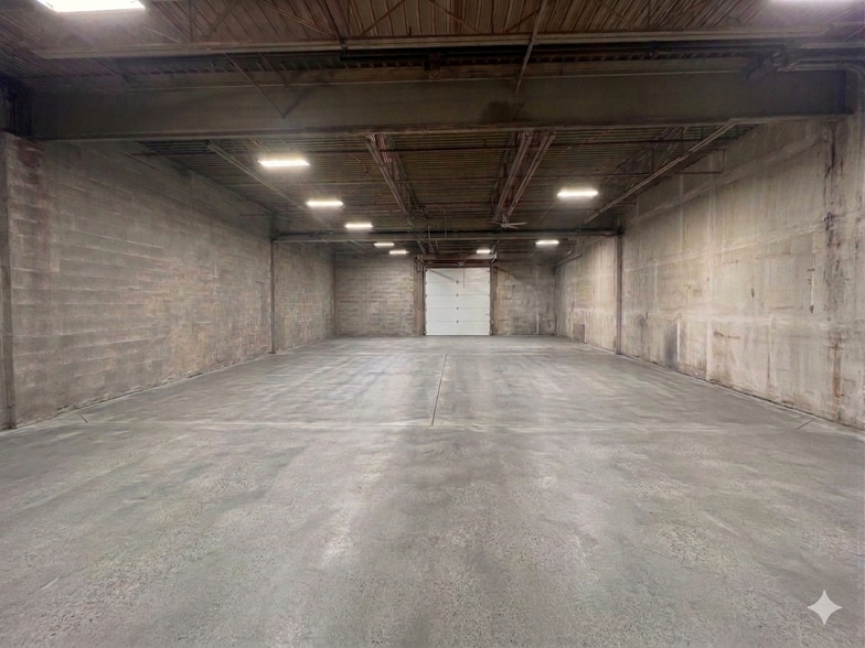 More Photos Of 75 Research Dr, Stamford Manufacturing For Lease