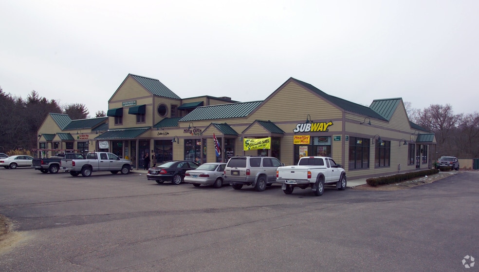 More Photos Of 561-567 S County Trl, Exeter Unknown For Lease