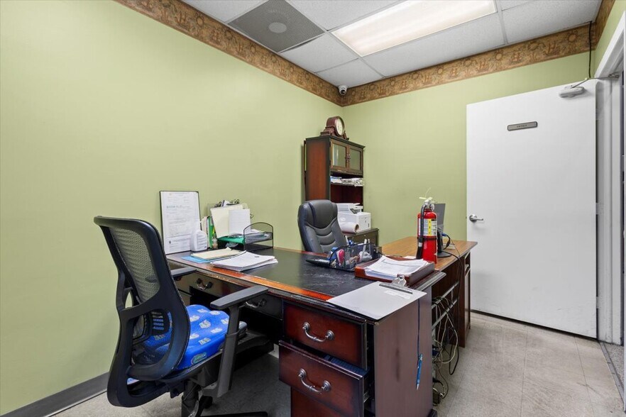 More Photos Of 1250-1264 SW Biltmore St, Port Saint Lucie Warehouse For Lease