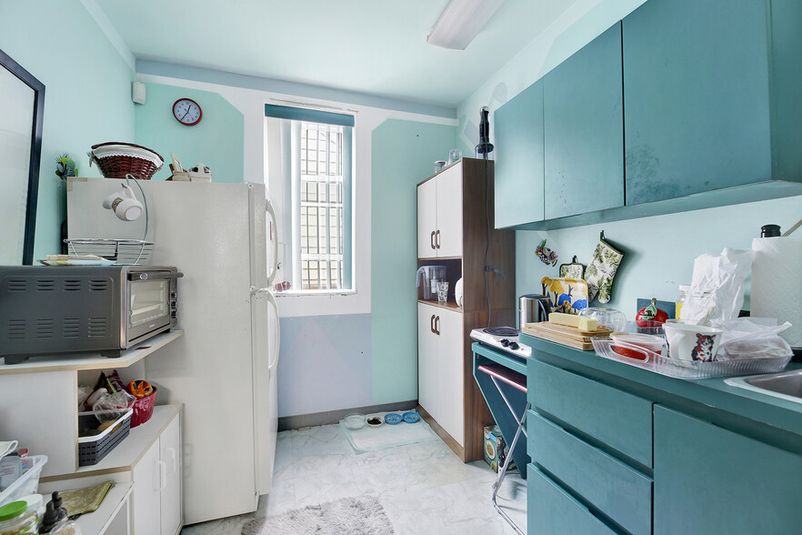 More Photos Of 3099 Coney Island Ave, Brooklyn Medical For Sale