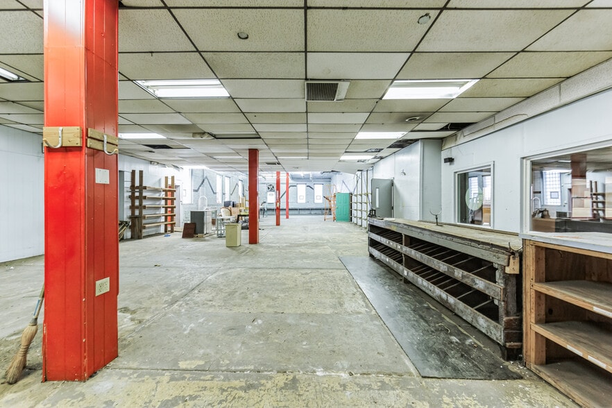 More Photos Of 65 E Fayette St, Uniontown Showroom For Sale